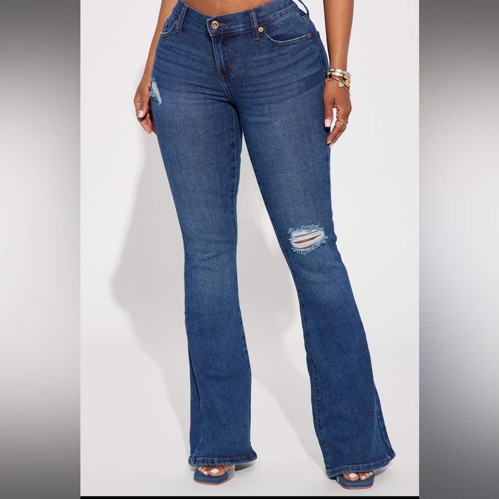 Fashion Nova. Size 5. Jeans. BRAND NEW. NEVER WORN.